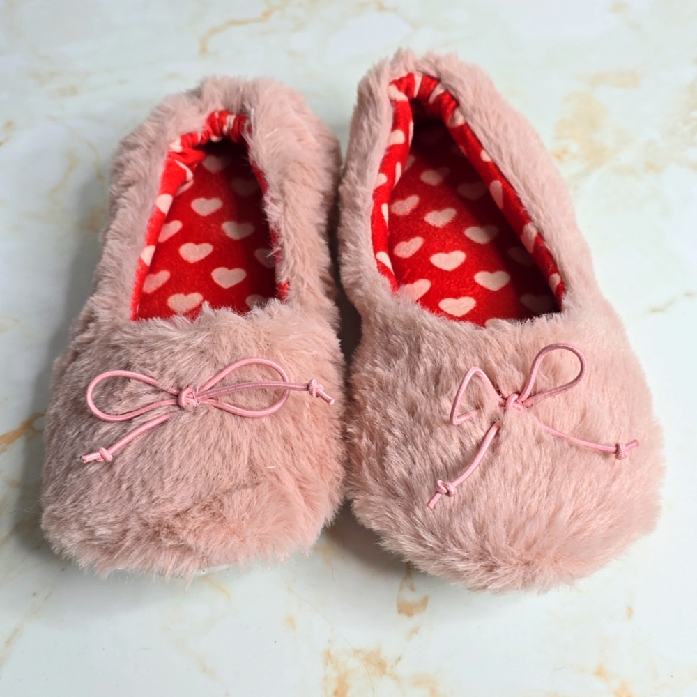 Pink house fur shoes 5-6🔥 5/$25 Bundle Sale 🔥